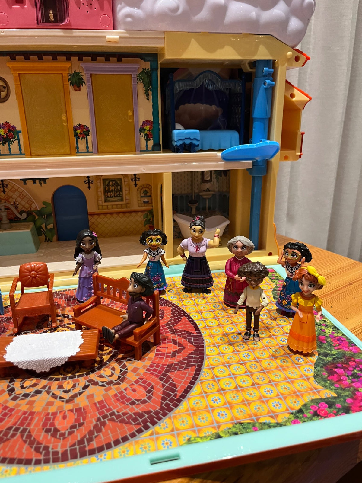 Disney Encanto Magical Madrigal House Playset (Retail $124) Plus Extra Characters (Retail Approx $50)