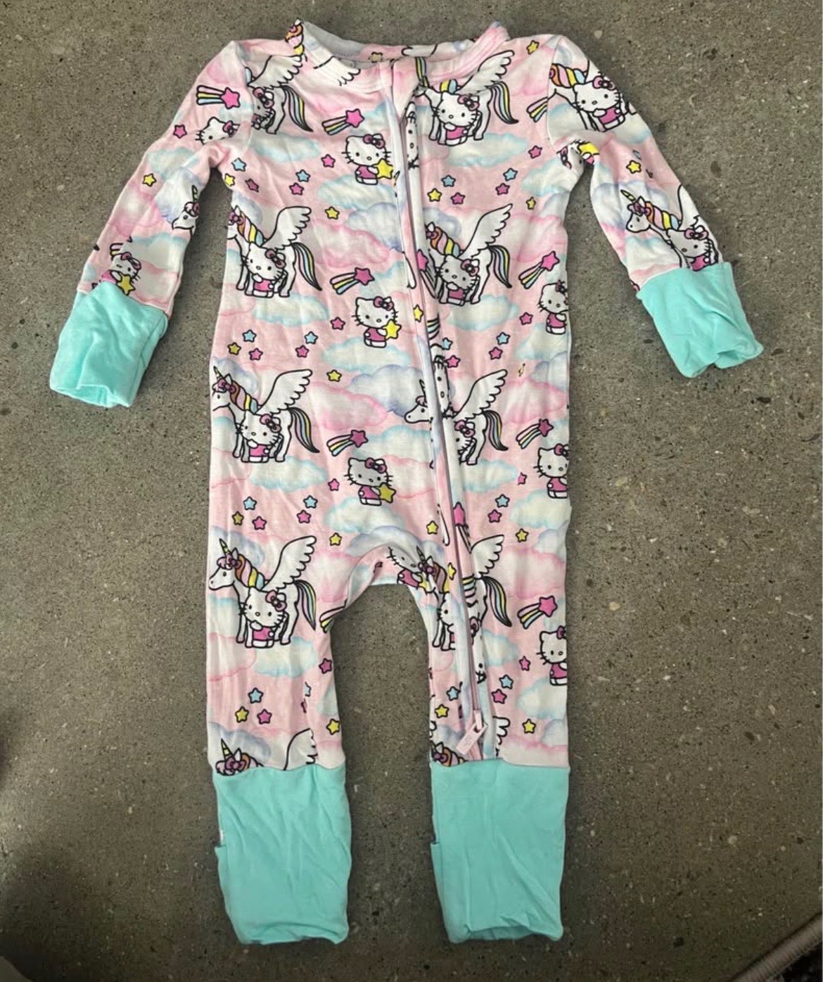 Posh Peanut x Hello Kitty Onesie / Sleeper (Retail $66), Kids Newborn