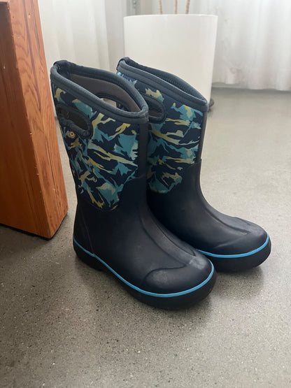 Bogs Classic Winter Boot (Retail $105), Shoes 1 (Kids:4-8yr)