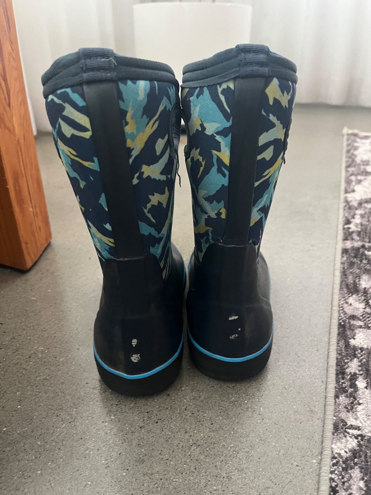 Bogs Classic Winter Boot (Retail $105), Shoes 1 (Kids:4-8yr)