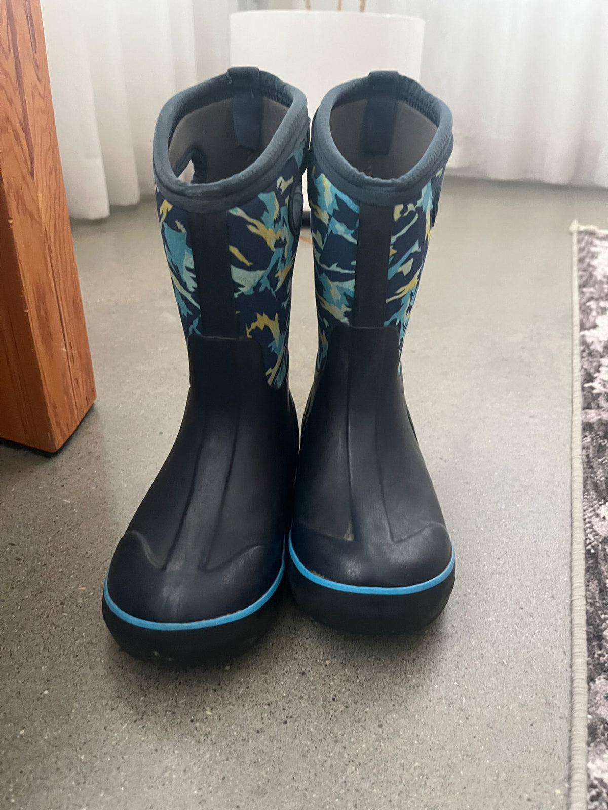 Bogs Classic Winter Boot (Retail $105), Shoes 1 (Kids:4-8yr)