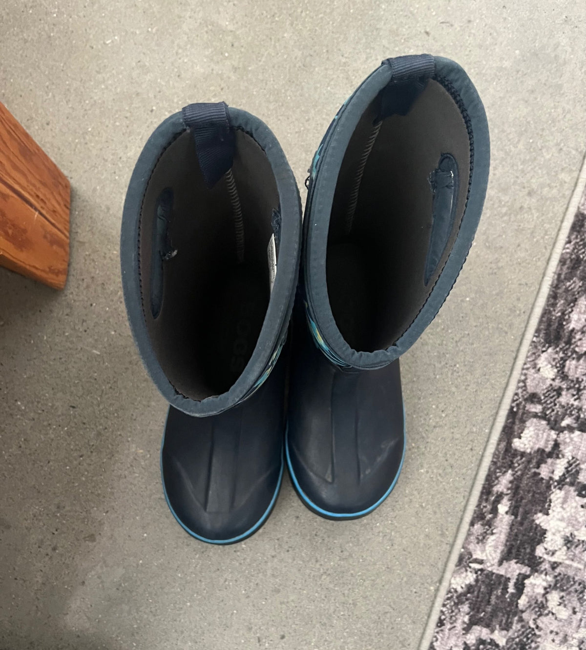 Bogs Classic Winter Boot (Retail $105), Shoes 1 (Kids:4-8yr)