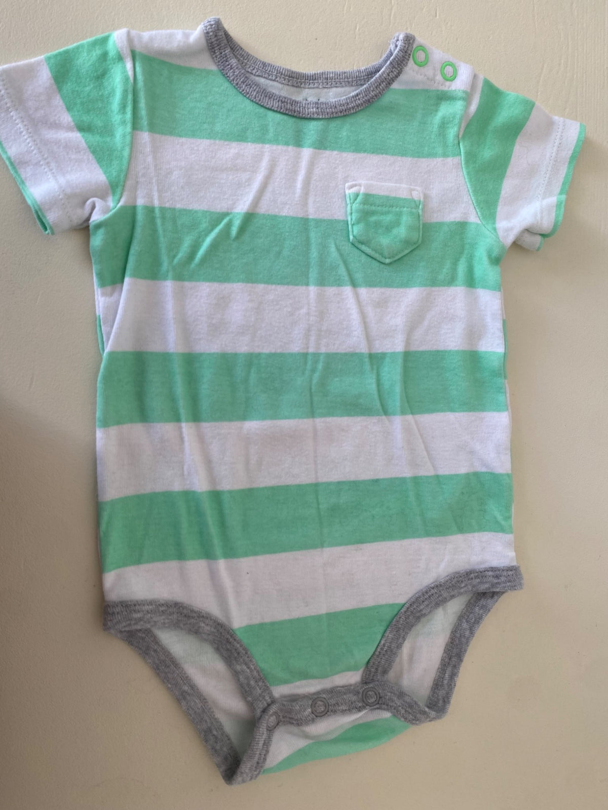EUC Carter’s onesie bundle , Kids 9 Month (6-9M)