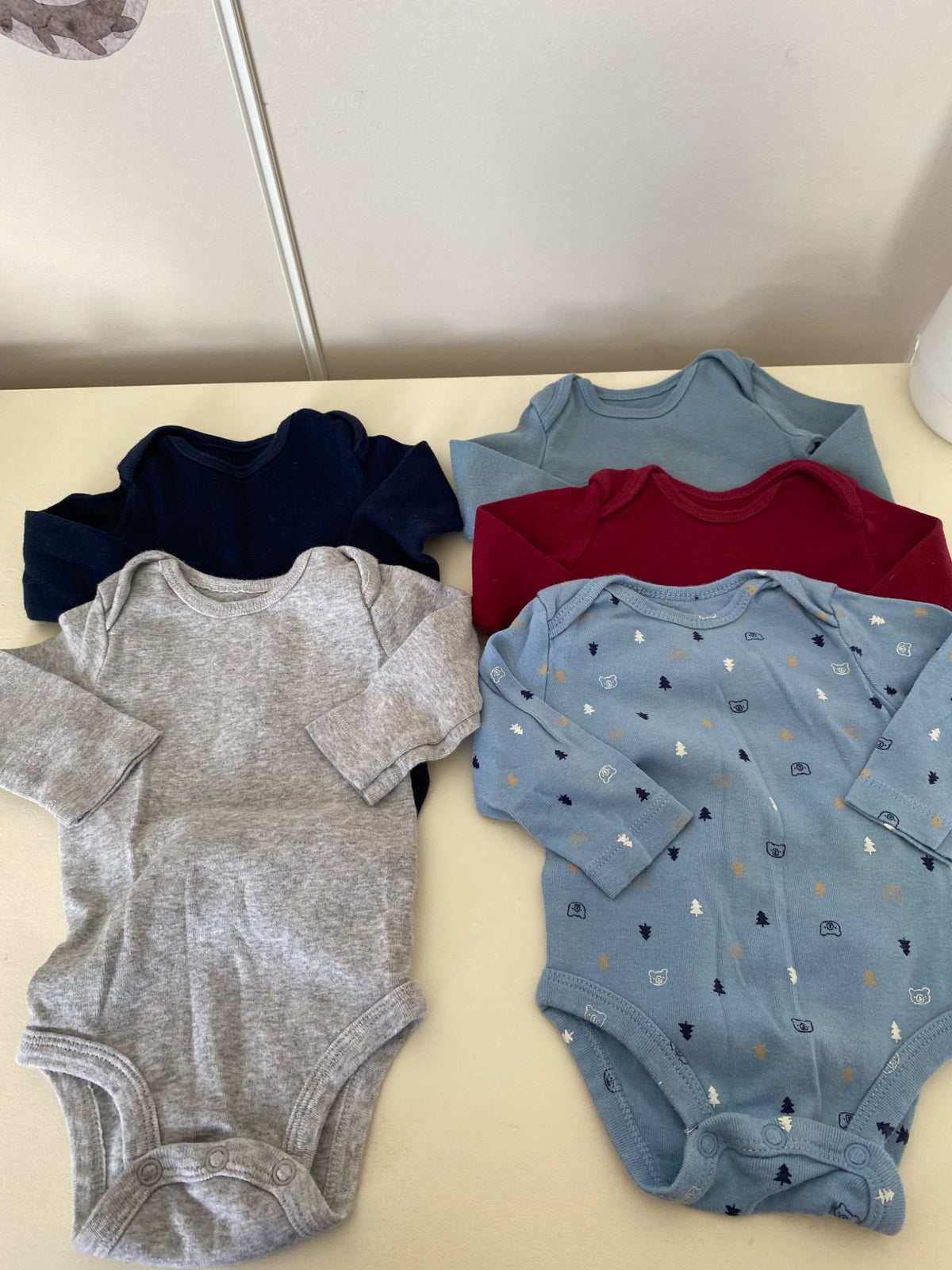 Carter’s 3 month long sleeved onesie bundle, Kids 3 Month (0-3M)