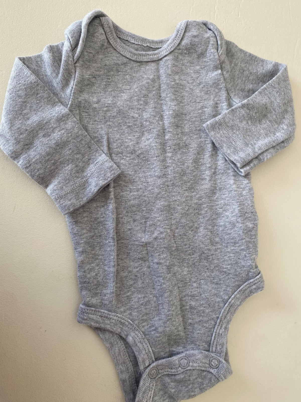 Carter’s 3 month long sleeved onesie bundle, Kids 3 Month (0-3M)