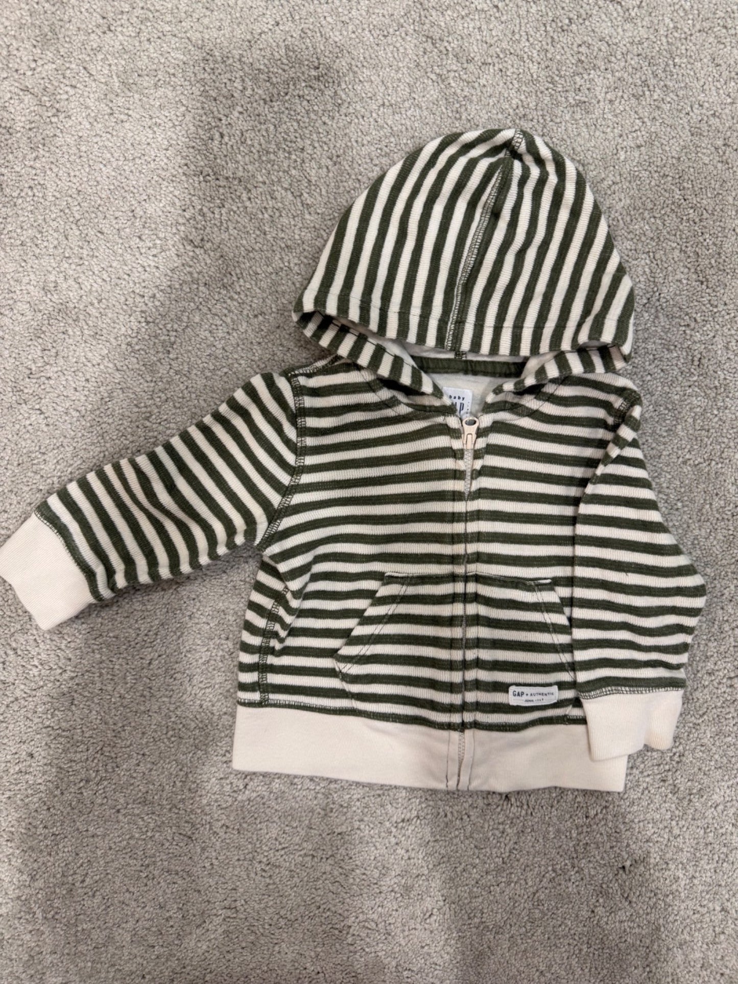 2 Pack of 6-12M Sweaters; Baby Gap and Levi’s, Kids 9 Month (6-9M)