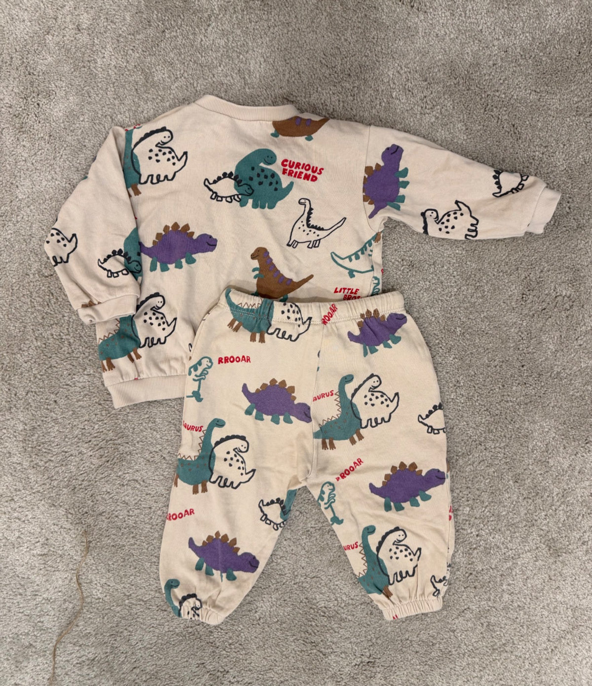 12M H&M Sweater/Jogger Set (Dino theme)