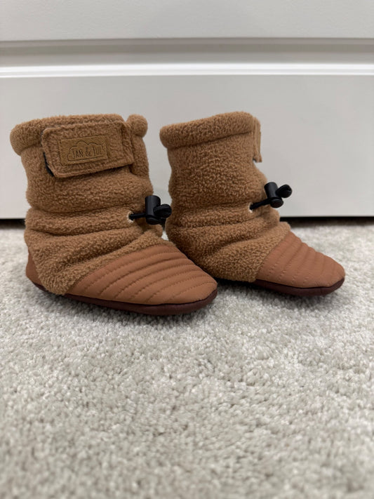 Jan & Jul Fleece Stay-Put Cozy Booties size M (12-18M), retail $38.99, Shoes 4 (Baby: 0-12 mth)