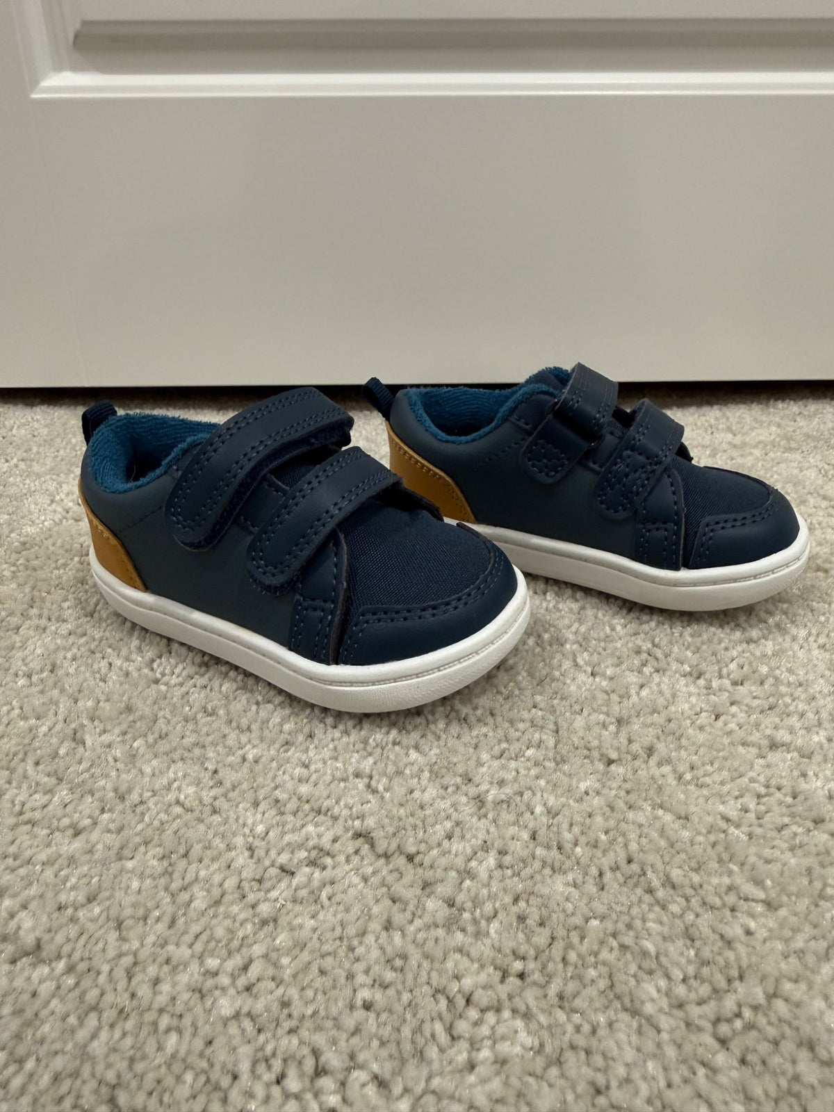 Joe Fresh Baby Boys’ Casual Sneakers, size 4, retail $15, Shoes 4 (Baby: 0-12 mth)