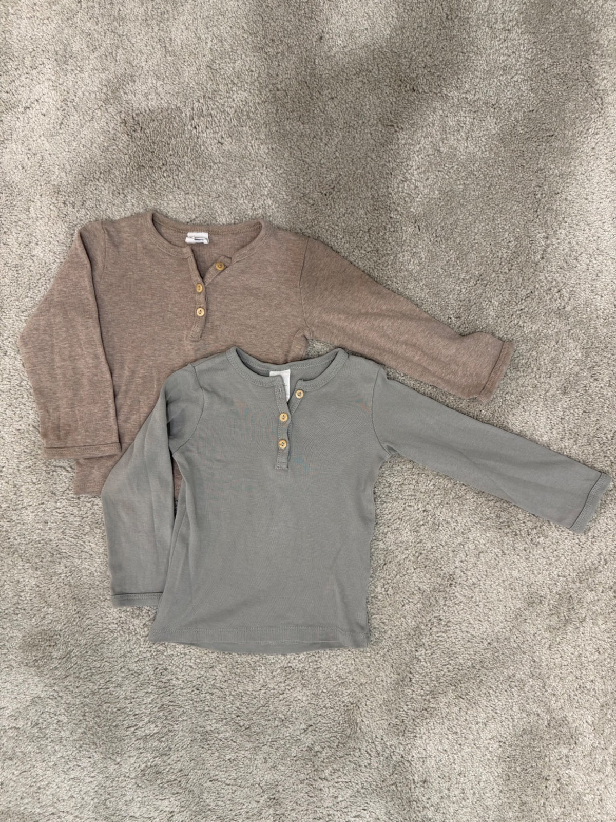 2-Pack H&M Long-Sleeve Henley Shirts, size 12M, retail $27.99, Kids 12 Month (9-12M)