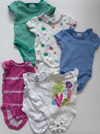 Set of 6 newborn body suits with sleeves and without , Kids Newborn