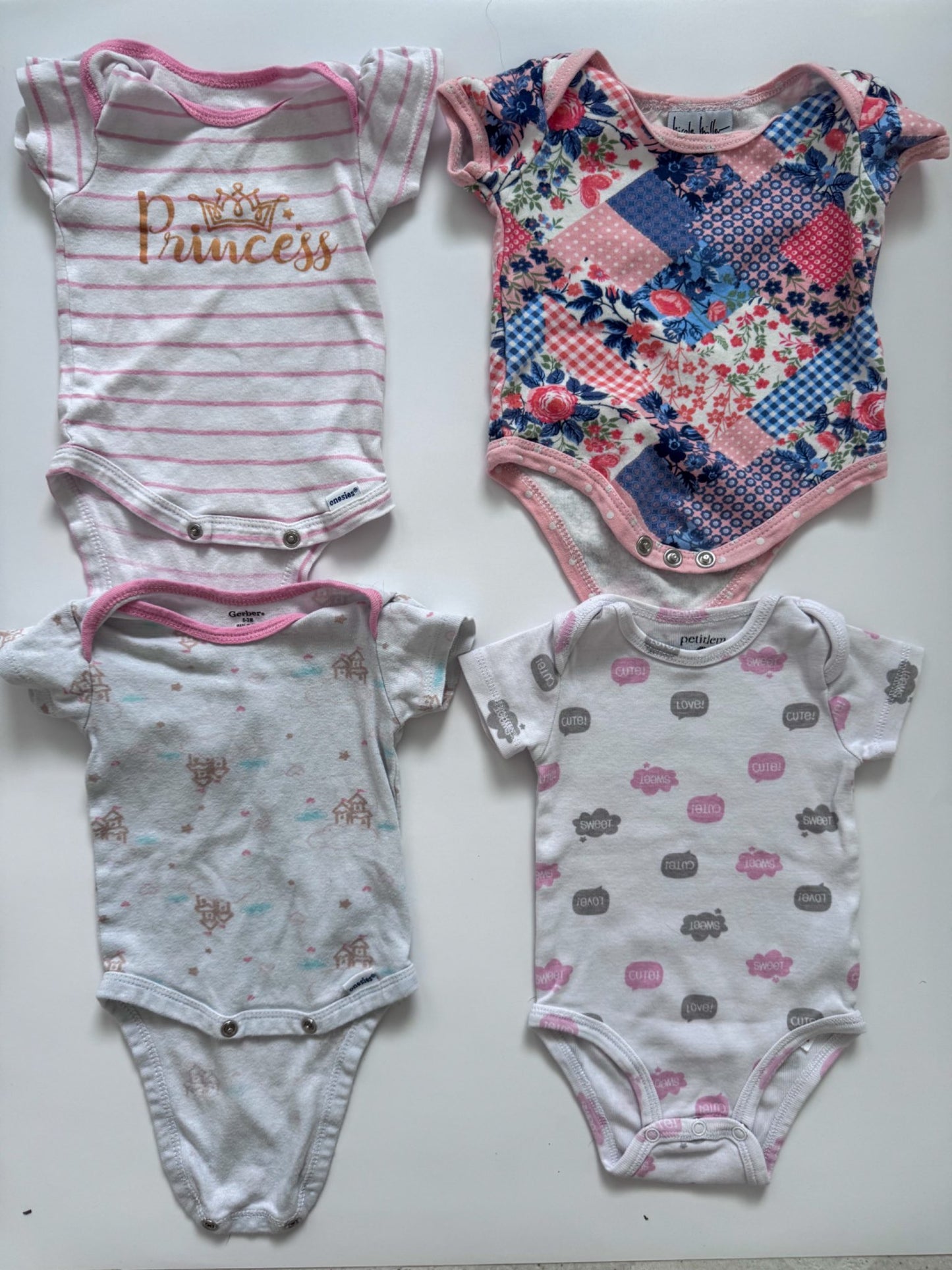 Set of 4 girls bodysuits, Kids 3 Month (0-3M)
