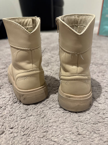 Zara boots, Shoes 8 (Toddler:2-4yr)