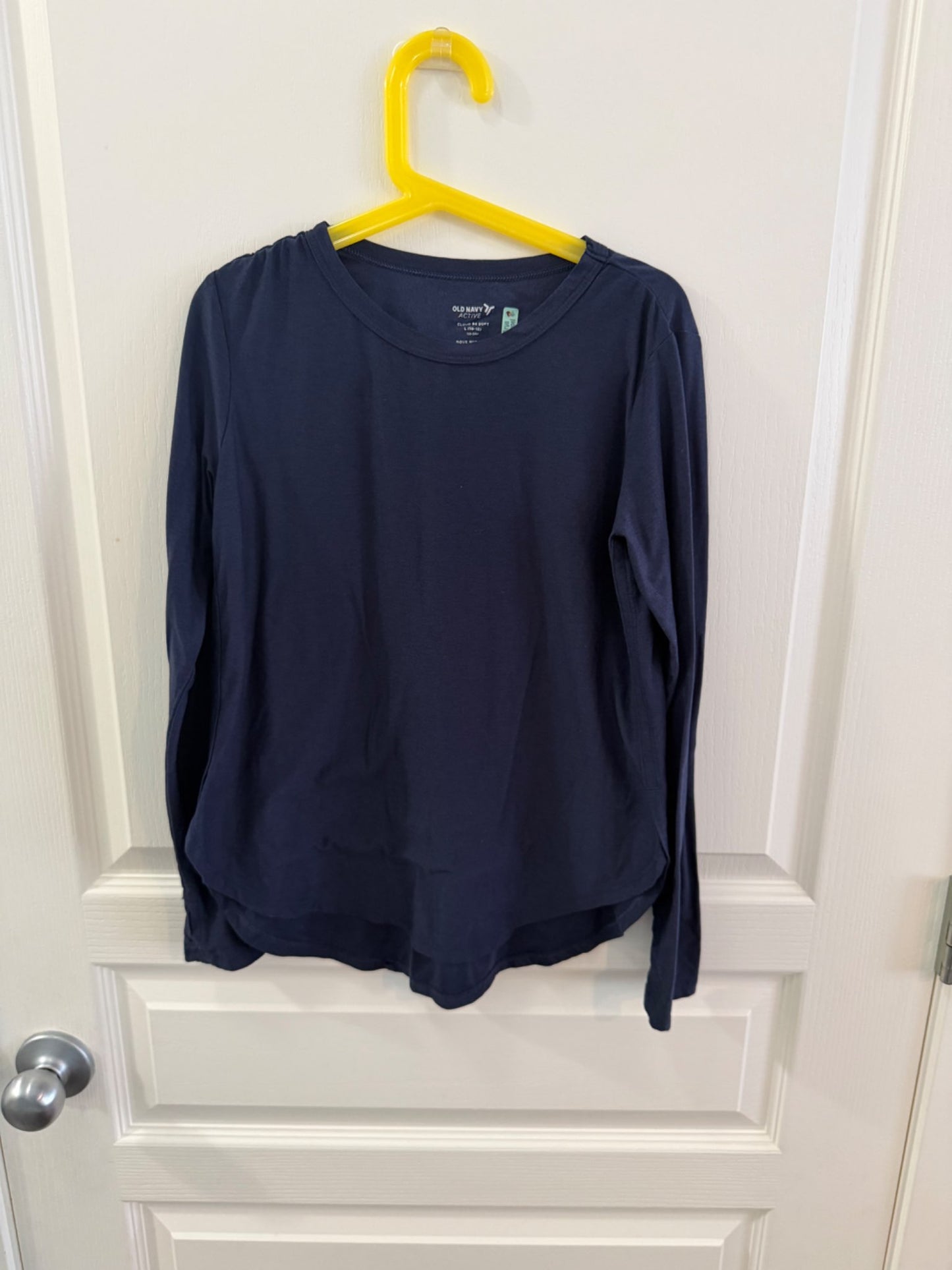 Old navy athletic shirt, Kids 10