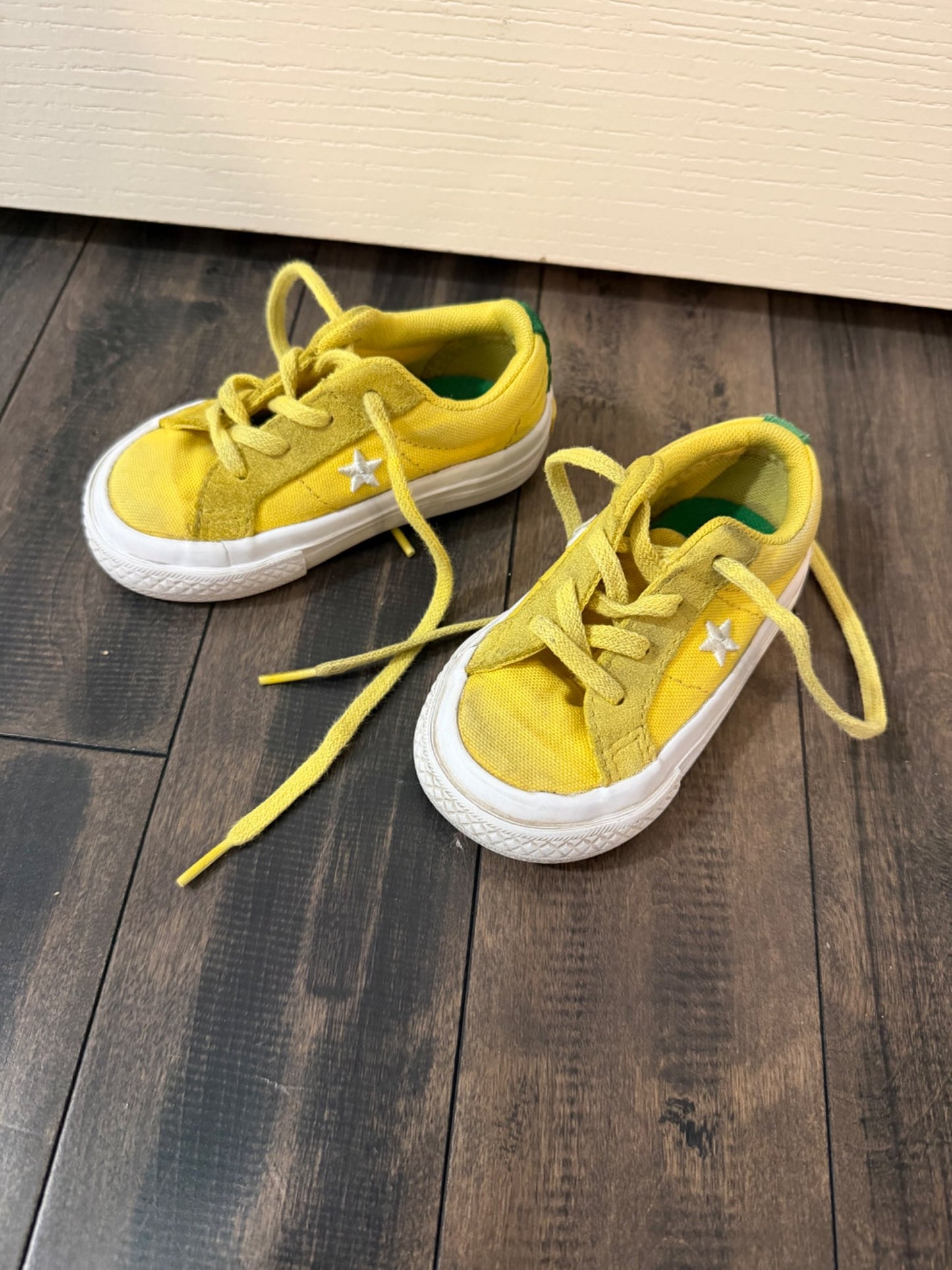 Converse size 5, Shoes 5 (Walkers:12-24 mth)