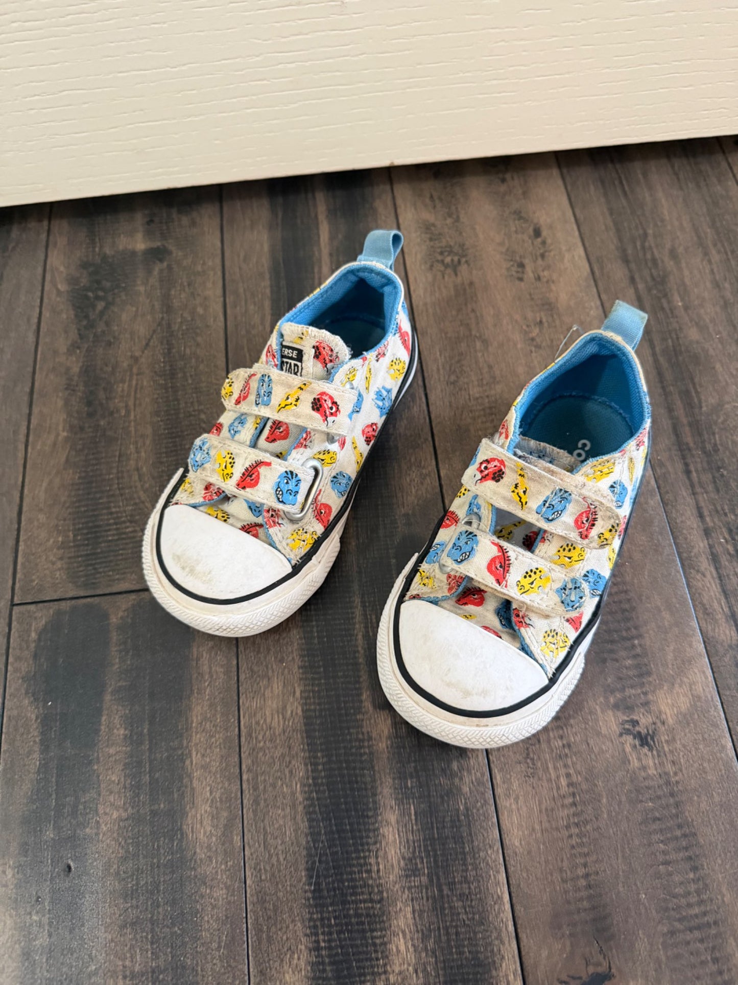 Toddler converse shoes size 7, Shoes 7 (Walkers:12-24 mth)
