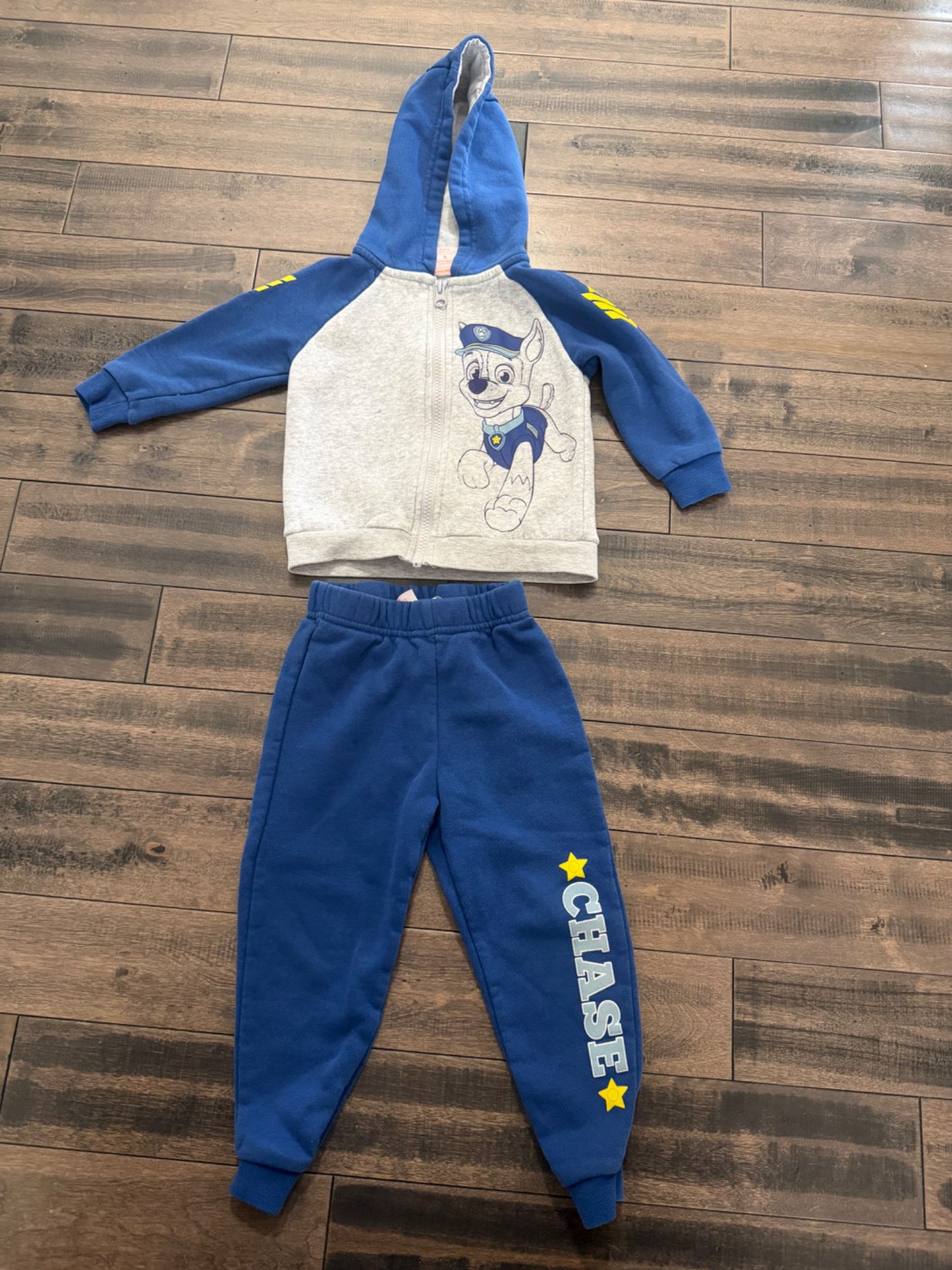 Paw patrol sweat suit, Kids 2T