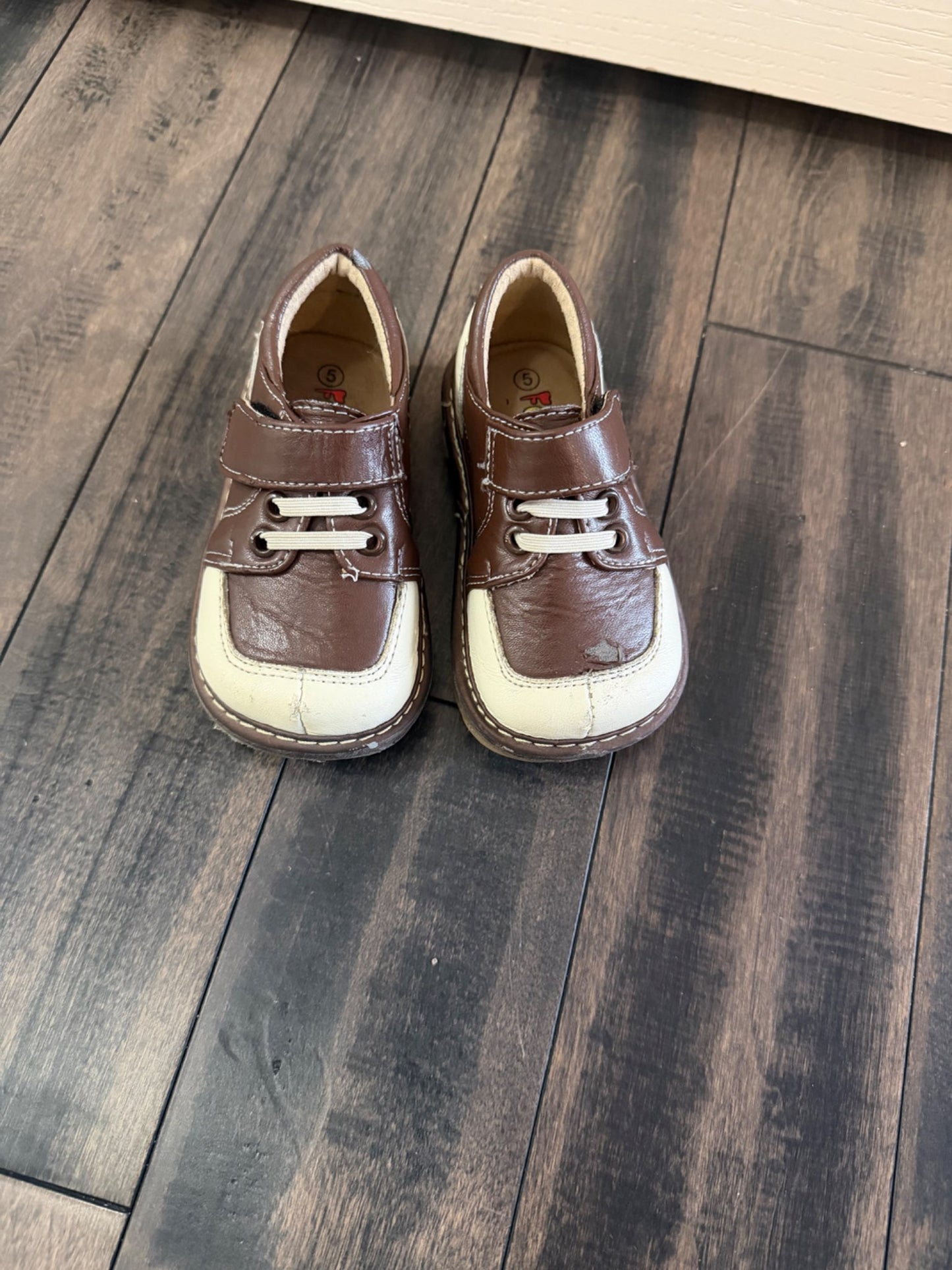 Toddler size 5 shoes , Shoes 5 (Walkers:12-24 mth)