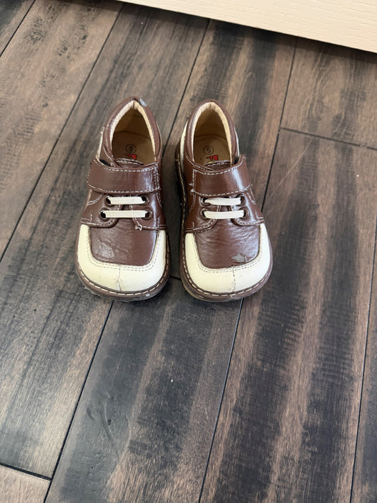Toddler size 5 shoes , Shoes 5 (Walkers:12-24 mth)
