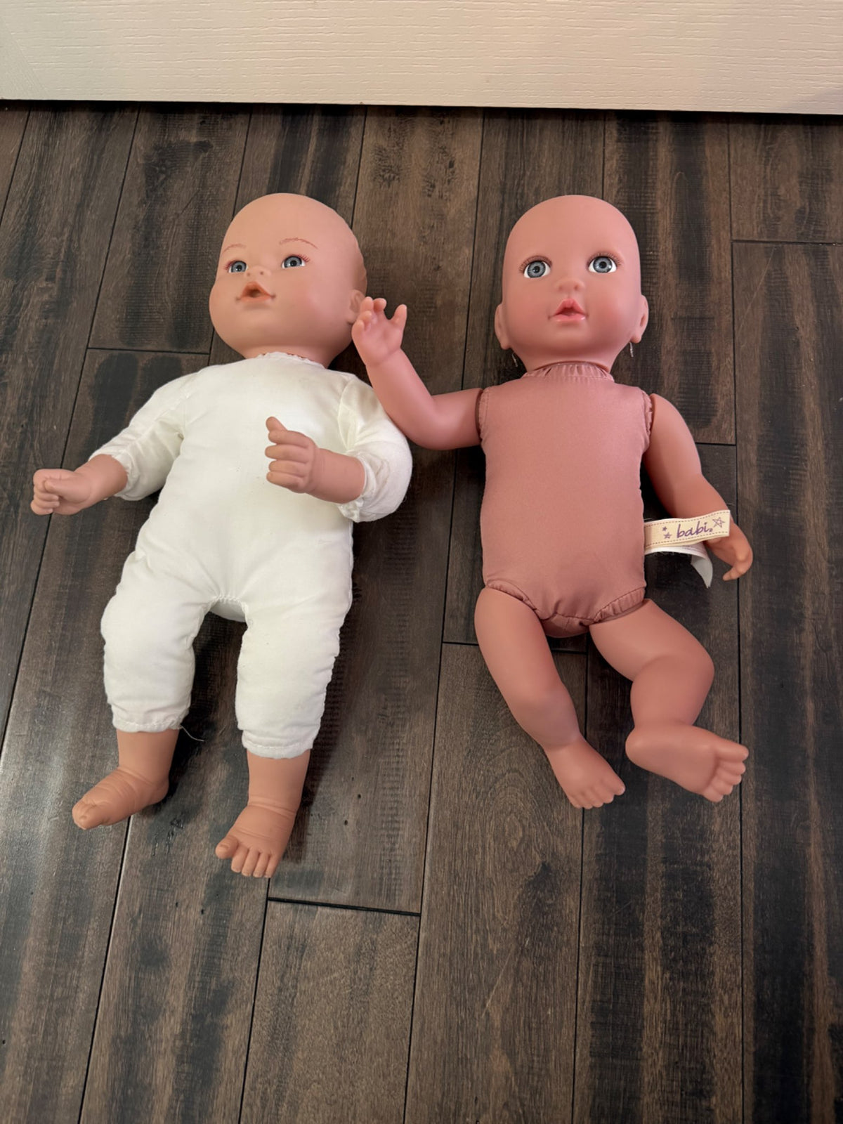 2 dolls