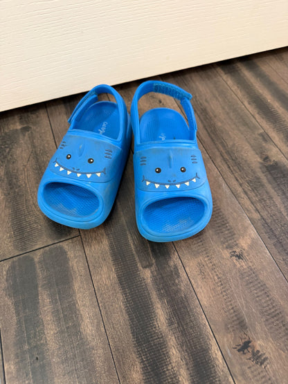 Toddler size 9 shark sandals , Shoes 9 (Toddler:2-4yr)
