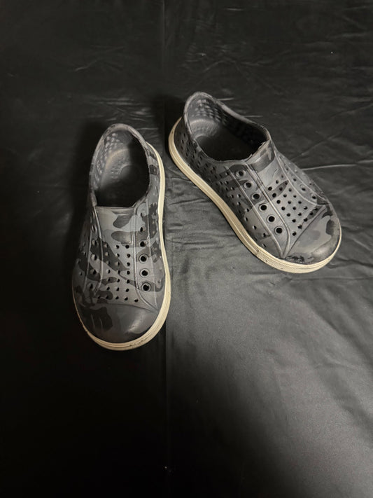 Joe fresh size 6 shoes, Shoes 6 (Walkers:12-24 mth)