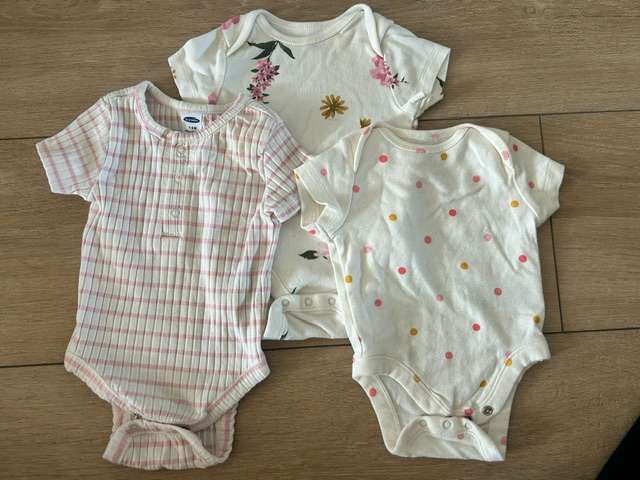 Old Navy Girls Onsies 0-6 m, Kids 3 Month (0-3M)