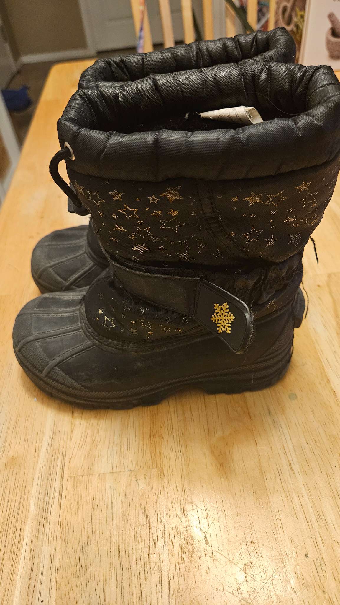 Girls Size 12 Winter Boots (Black with Gold stars), Shoes 12 (Toddler:2-4yr)