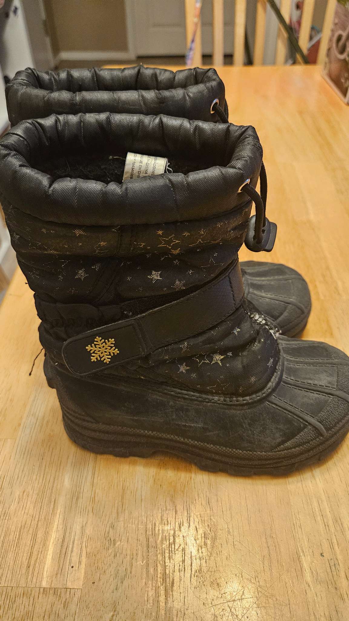 Girls Size 12 Winter Boots (Black with Gold stars), Shoes 12 (Toddler:2-4yr)