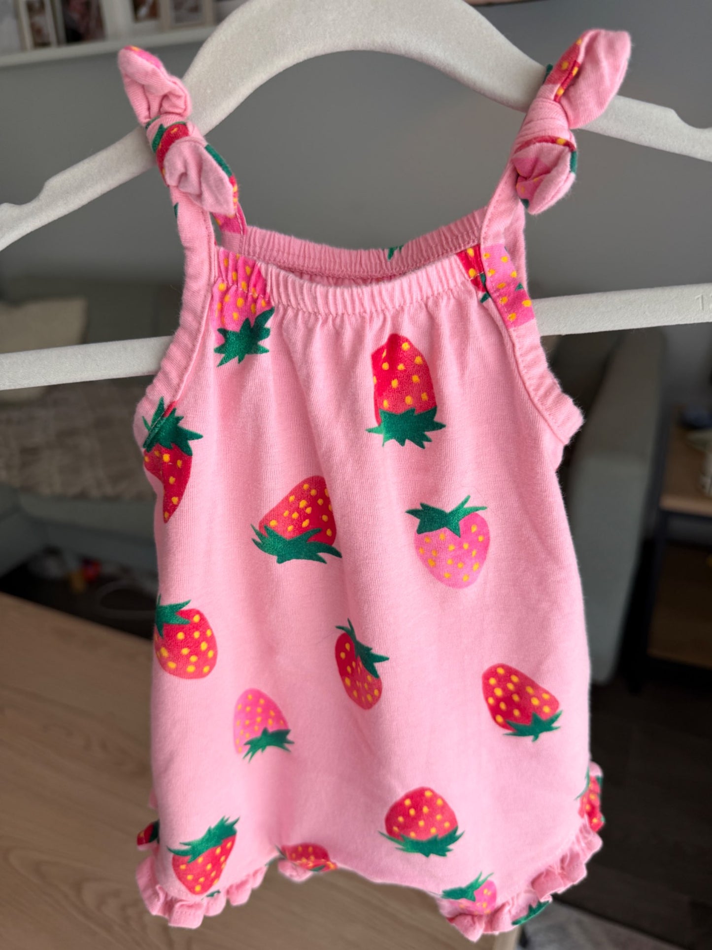 Girls pink strawberry tank top/shorts romper 0-3M , Kids 3 Month (0-3M)
