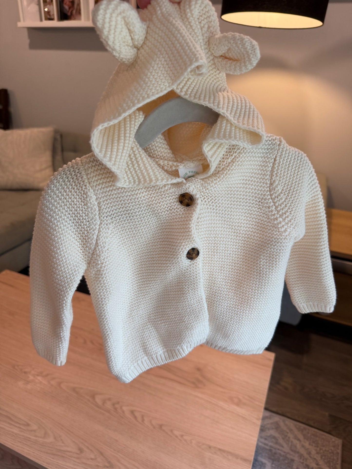 White knit button down cardigan w/hood 3-6M, Kids 6 Month (3-6M)