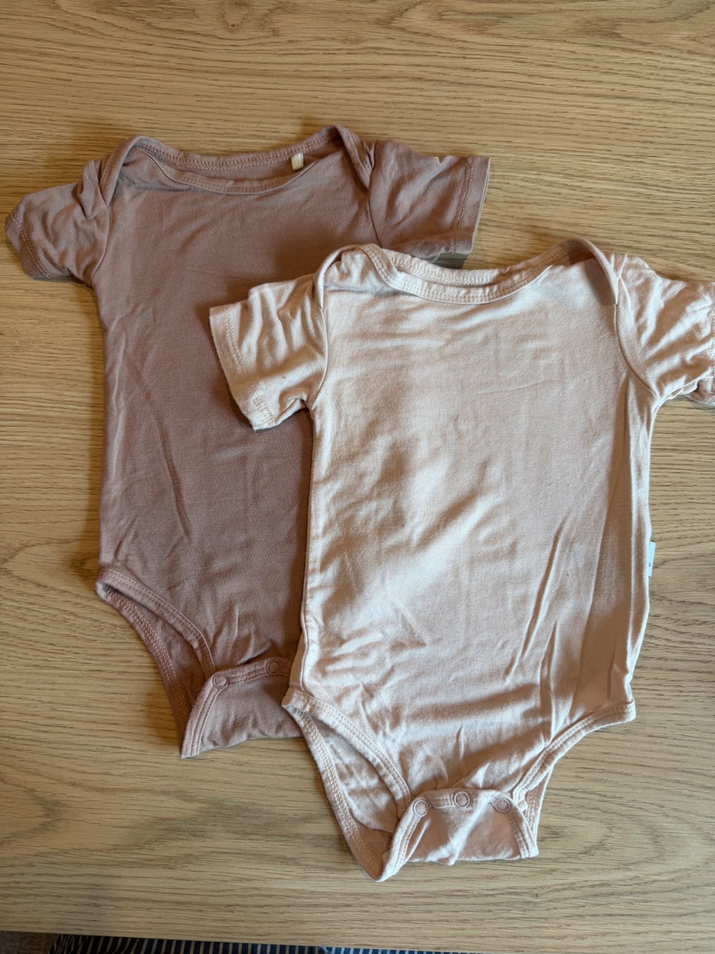 Pip and Phee bamboo onesies x2 6-9m, Kids 9 Month (6-9M)