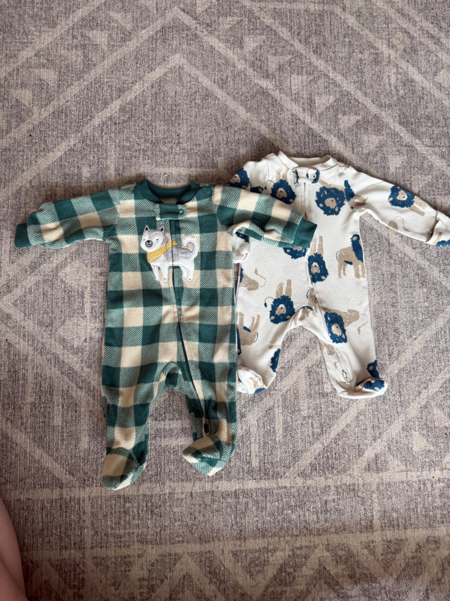 Carters newborn sleepers X2- boys , Kids Newborn
