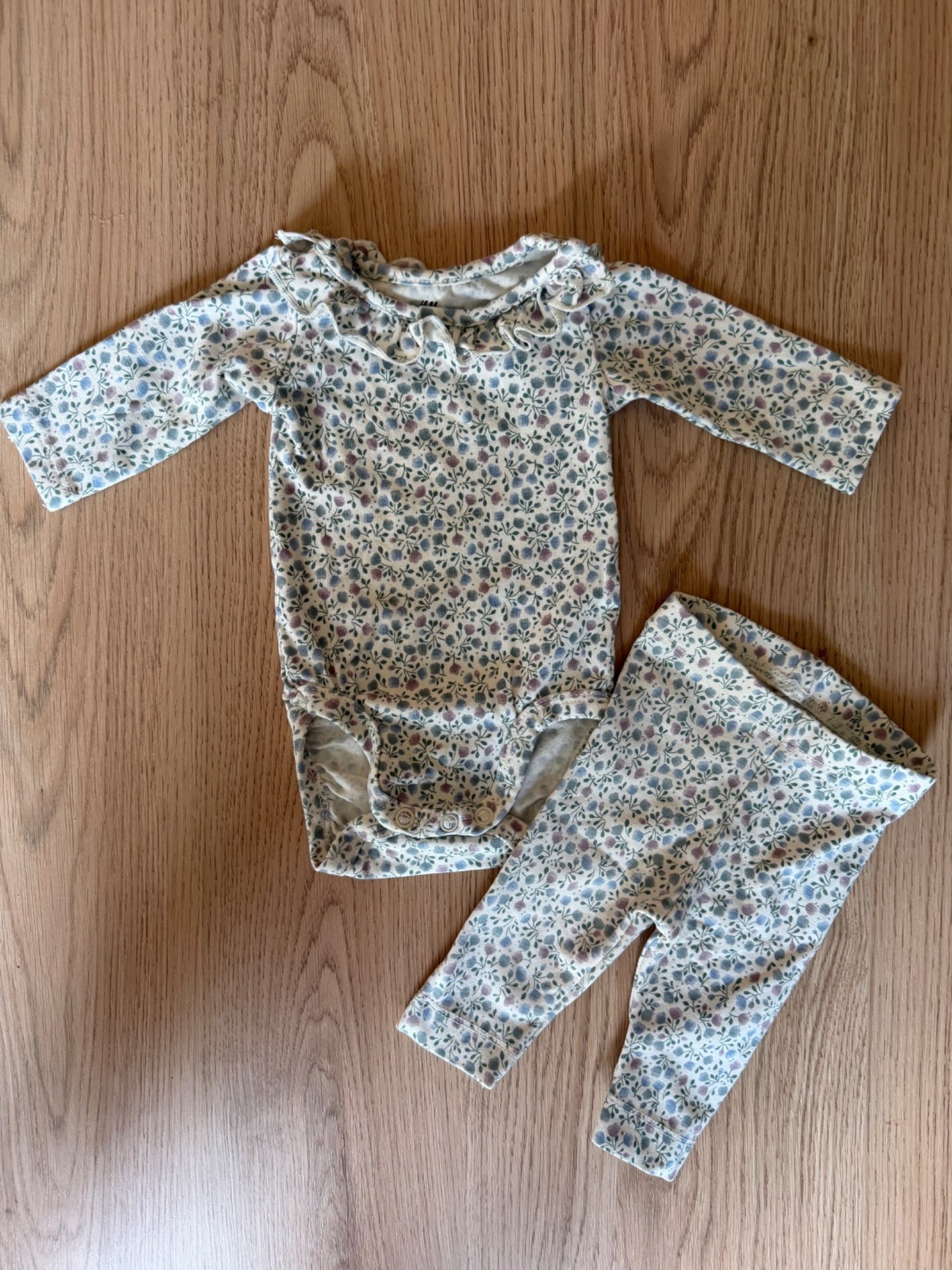 Preemie floral print matching set- H&M