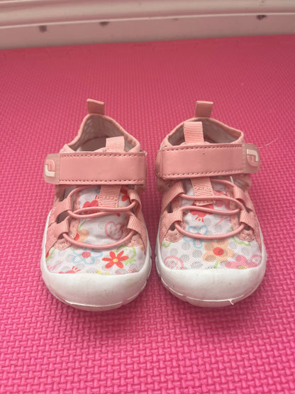 Girls sandals size 6 , Shoes 6 (Walkers:12-24 mth)