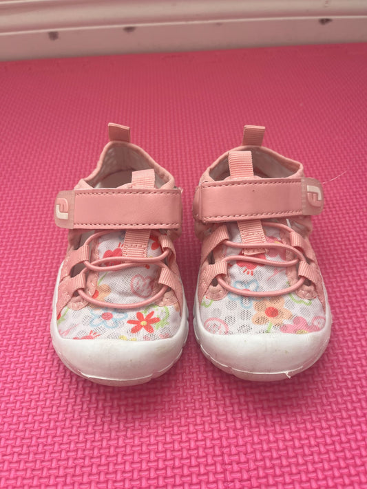 Girls sandals size 6 , Shoes 6 (Walkers:12-24 mth)