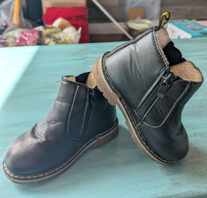 6.5/7T Doc Martin Style Ankle Boots, Shoes 6.5 (Walkers:12-24 mth)