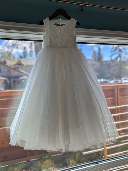 Sweetheart Cutout David's Bridal Flower Girl Dress – Size 5, Kids 5/5T