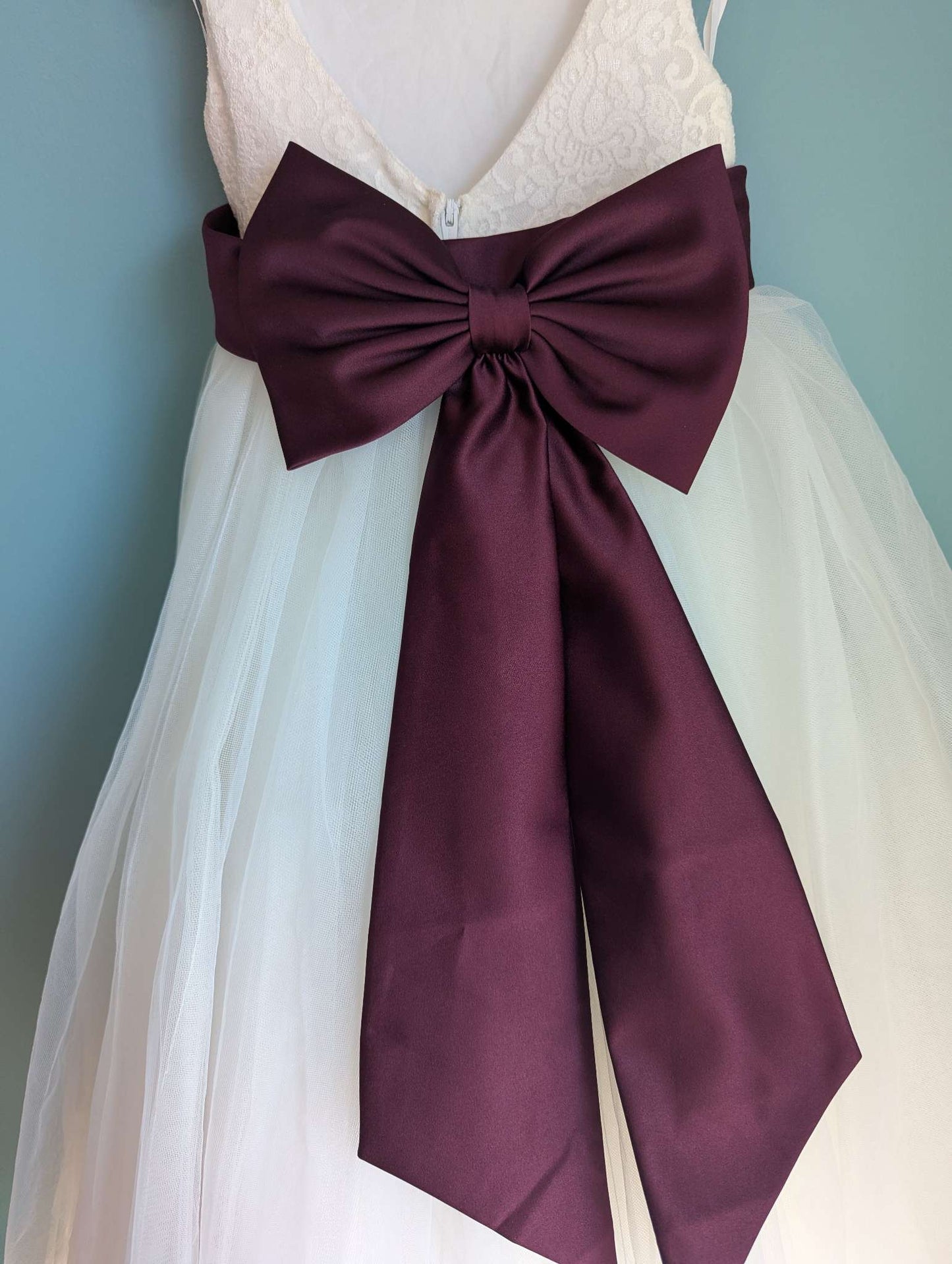 Sweetheart Cutout David's Bridal Flower Girl Dress – Size 5, Kids 5/5T