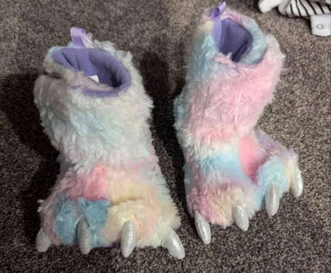 12-18 Month (Large) Monster Slippers, Shoes 5 (Walkers:12-24 mth)