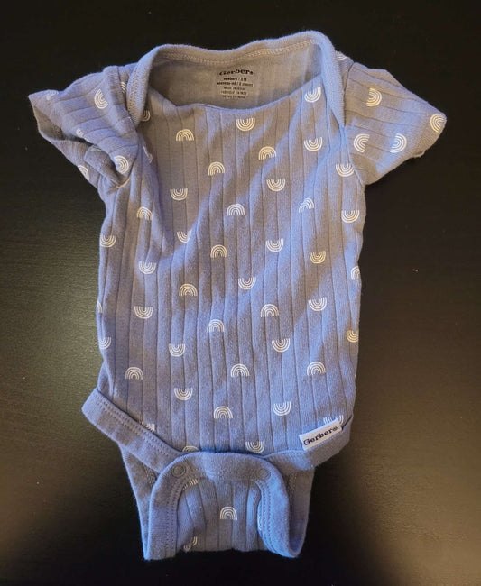 Three short-sleeved moon and rainbow onesies, Newborn, Kids Newborn