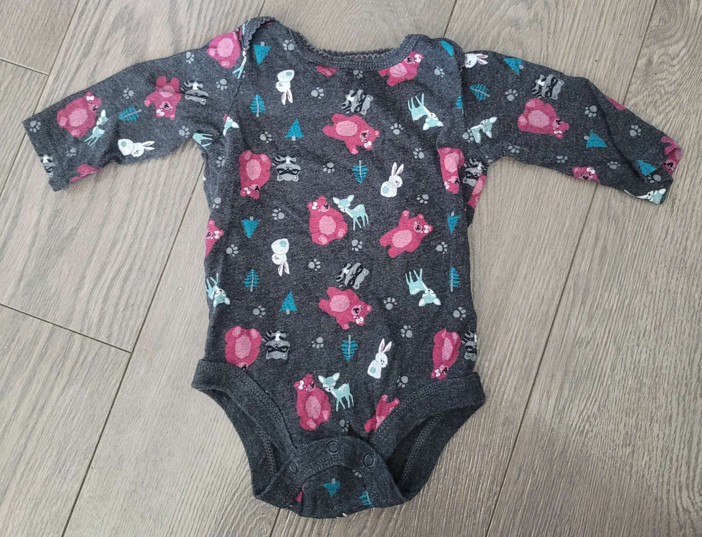 4 long sleeved onesies, 3-6 months, Kids 6 Month (3-6M)