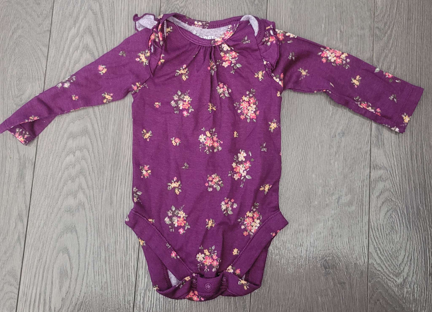 4 long sleeved onesies, 3-6 months, Kids 6 Month (3-6M)