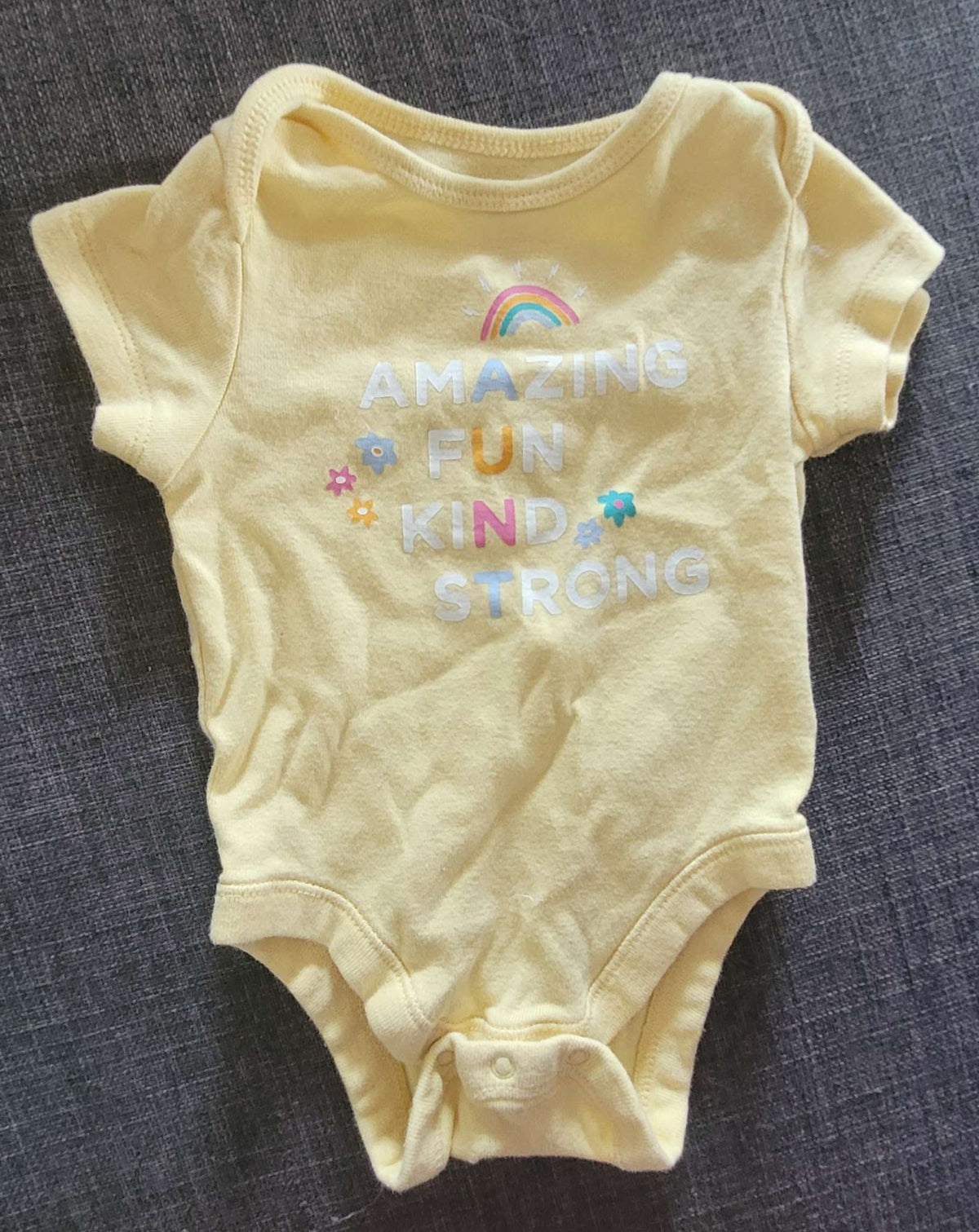 Pale yellow "AUNT" onesie, 3-6 months, Kids 6 Month (3-6M)