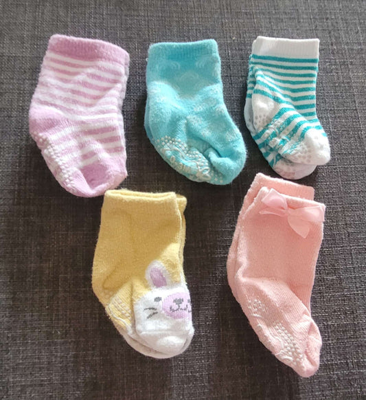 5 pairs of socks, 0-3 months