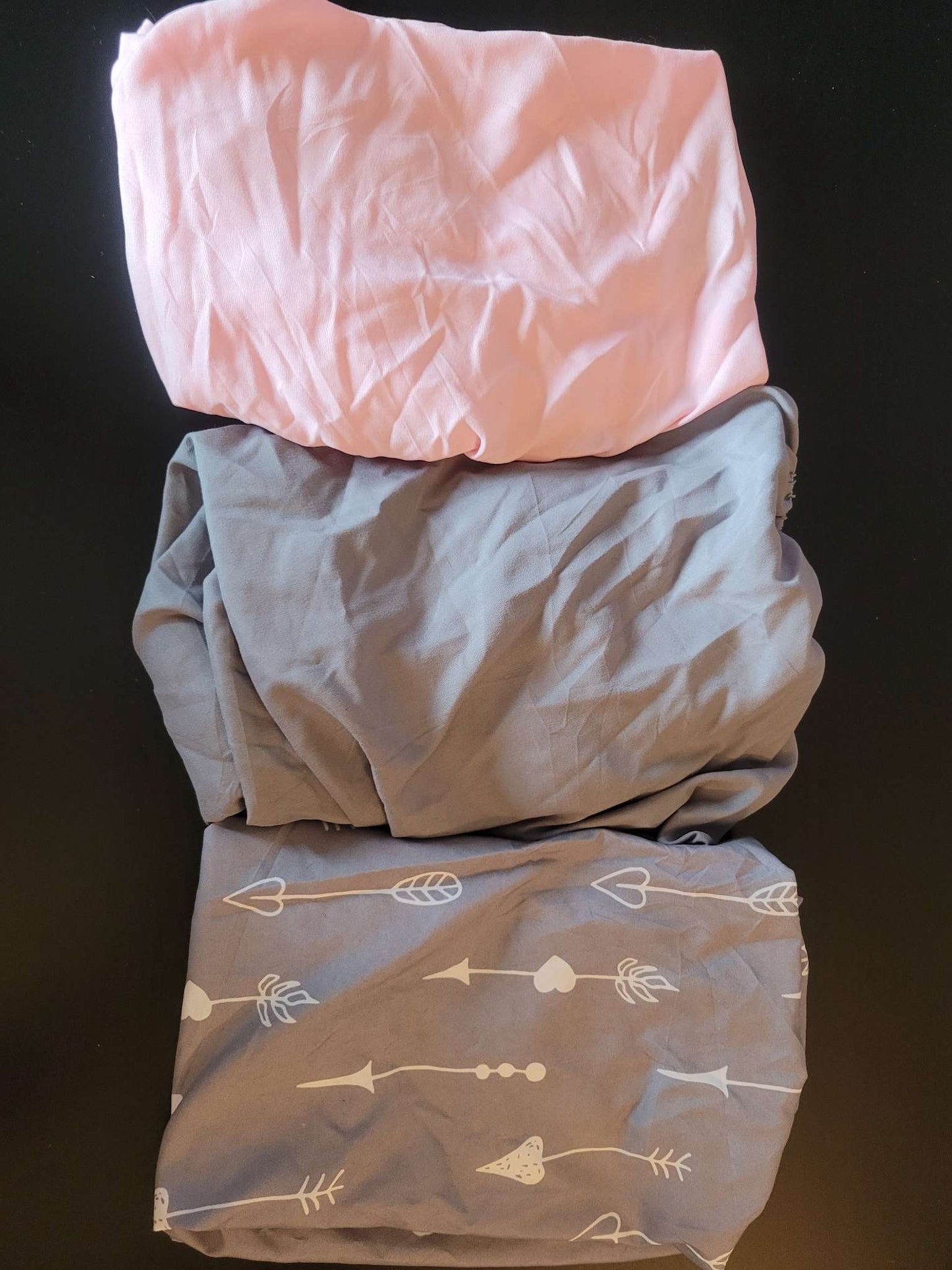Pink and grey Biloban bassinet sheets