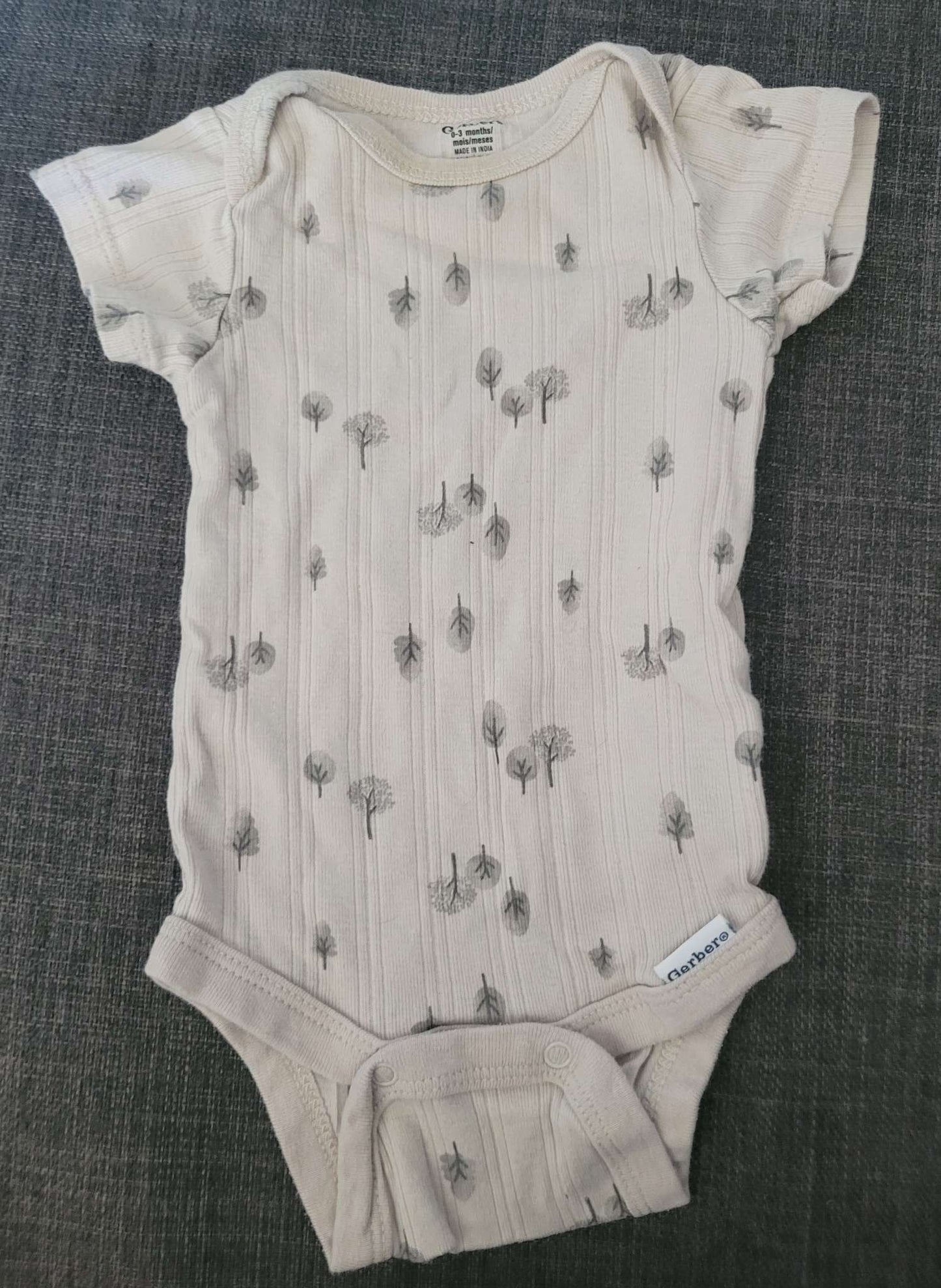 Gerber grey tree onesie, 0-3mo, Kids 3 Month (0-3M)