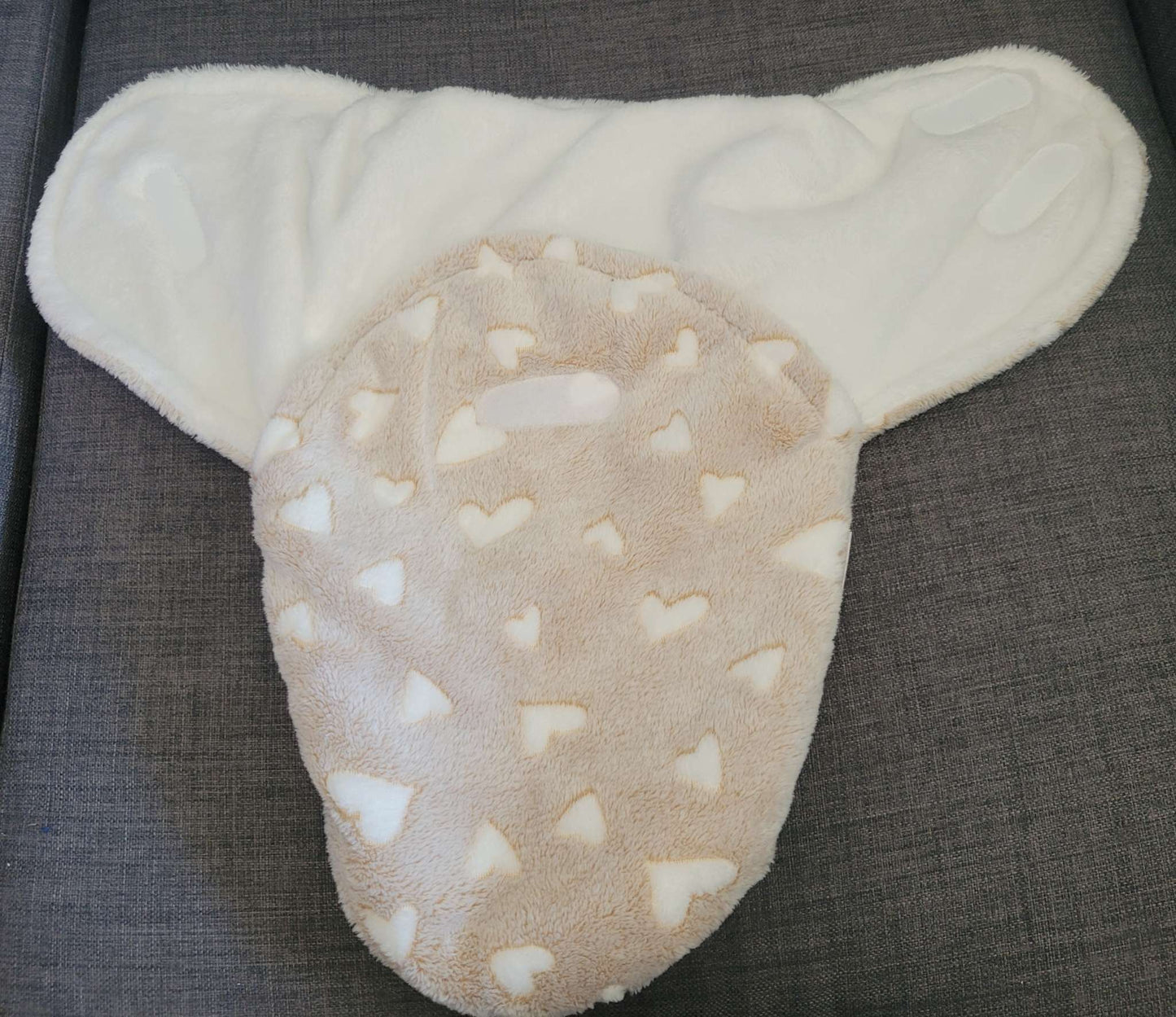 Furry beige and white heart pattern swaddle, newboen, 0-3 Months (Newborn)