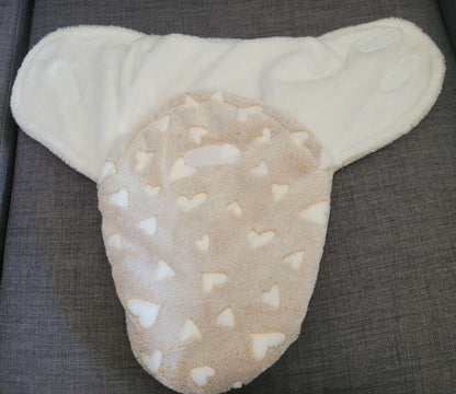 Furry beige and white heart pattern swaddle, newboen, 0-3 Months (Newborn)