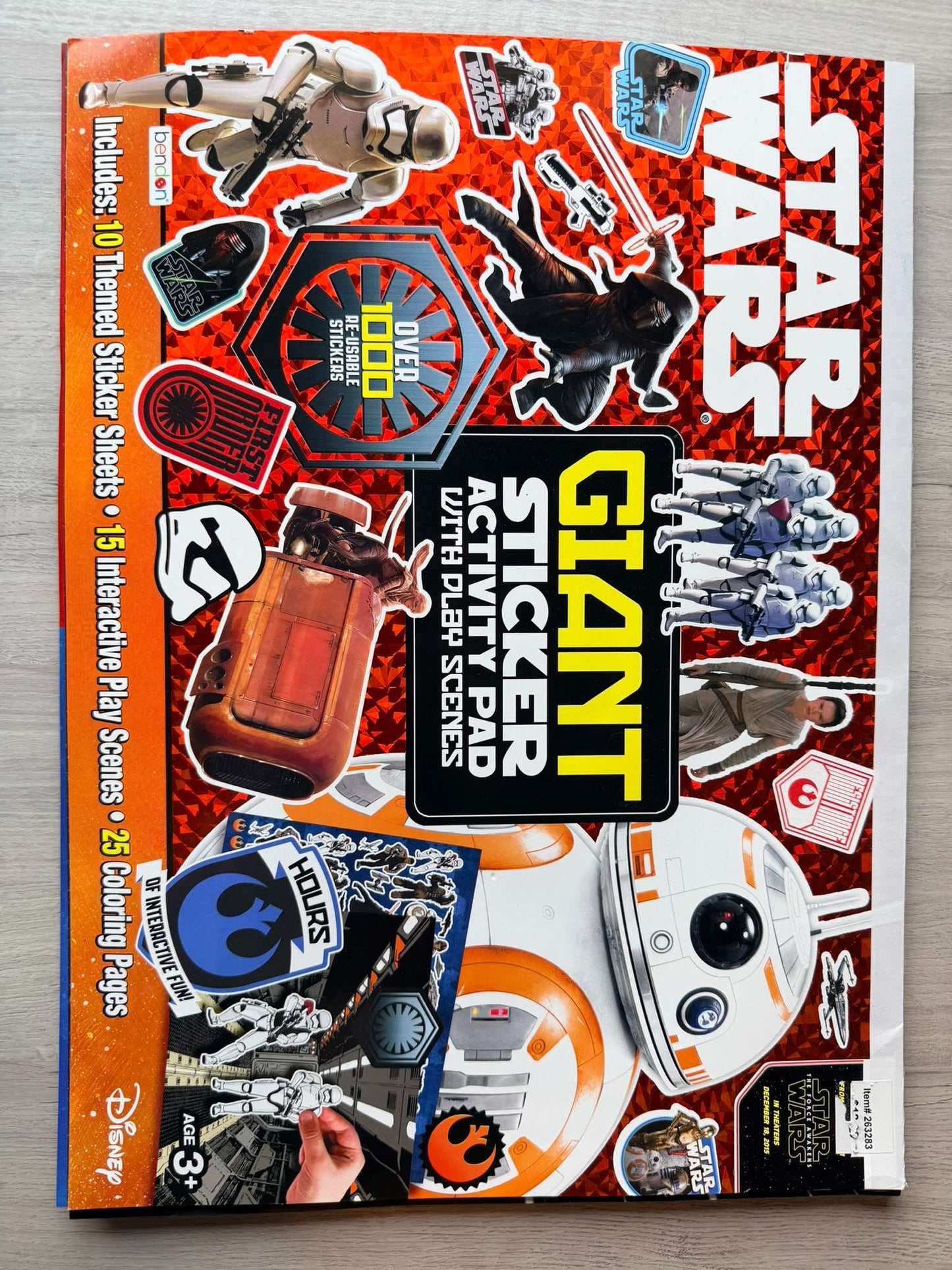 Star Wars bundle (bedding, sticker book and figurines)